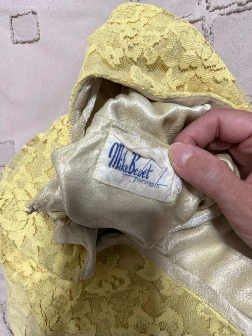 Lace-Front Yellow Maxi Dress with V-Neck - Picture 5 of 6